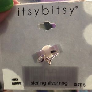 Small sterling silver ring 💍